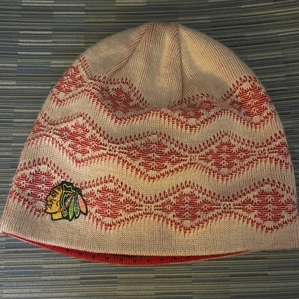 Women's Chicago Blackhawks reversible beanie